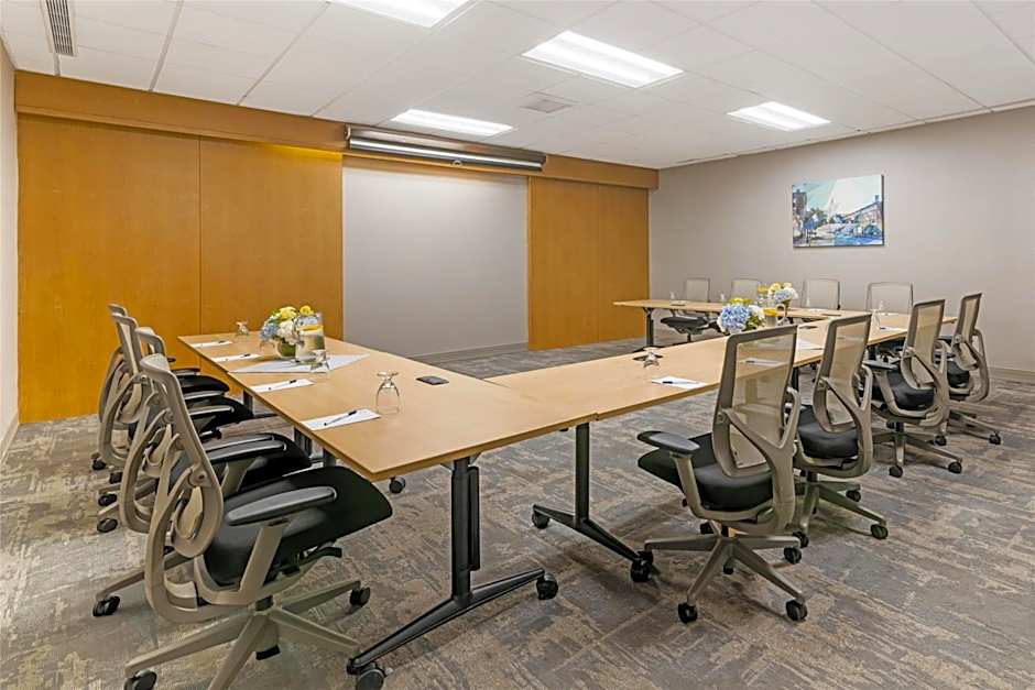 Best Western Royal Plaza Hotel And Trade Center