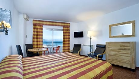 Studio, Partial Sea View (2 adults and 1 child) (1 Queen Bed and 1 Twin Bed)