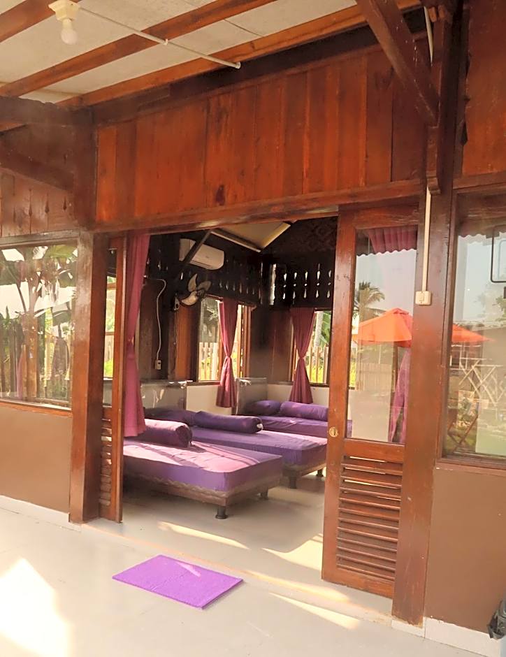 Arya's Surf Camp Cimaja