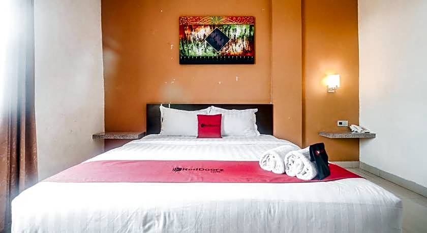 RedDoorz Plus near Universitas Negeri Makassar