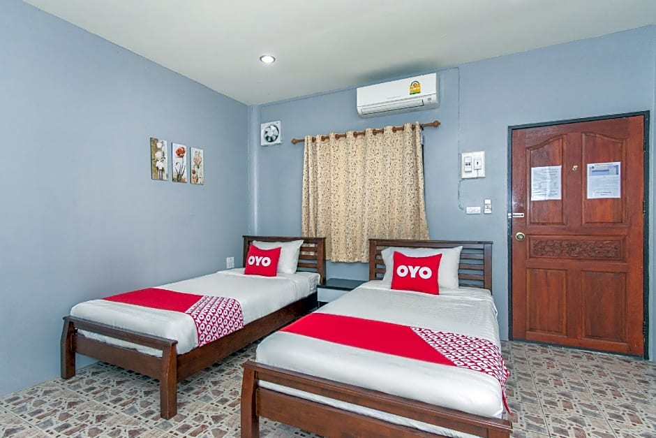 OYO 650 At Night Pranburi