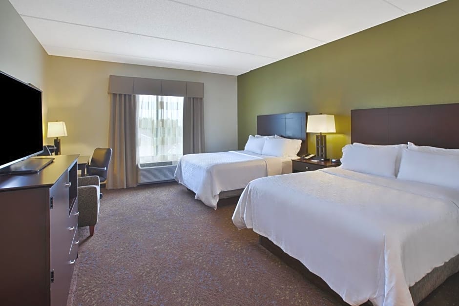 Holiday Inn Express & Suites Geneva Finger Lakes