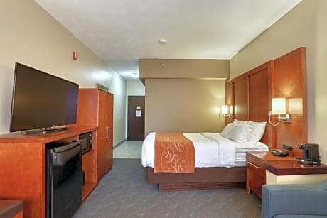 Double Suite with Roll-In Shower - Accessible/Non-Smoking