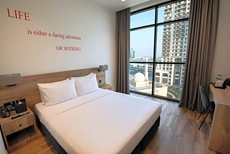 Deluxe Room King Bed with City View