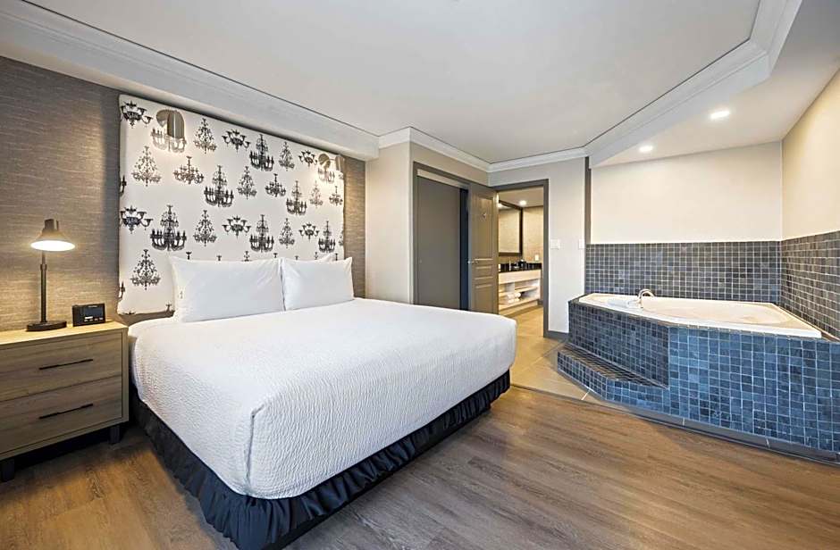 Photo 1 of 6 of Penthouse 1 King Bed with Sofabed Suite
