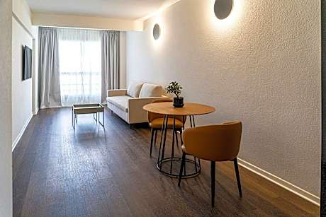 Guest room, 1 King, Sofa bed, City view, Balcony