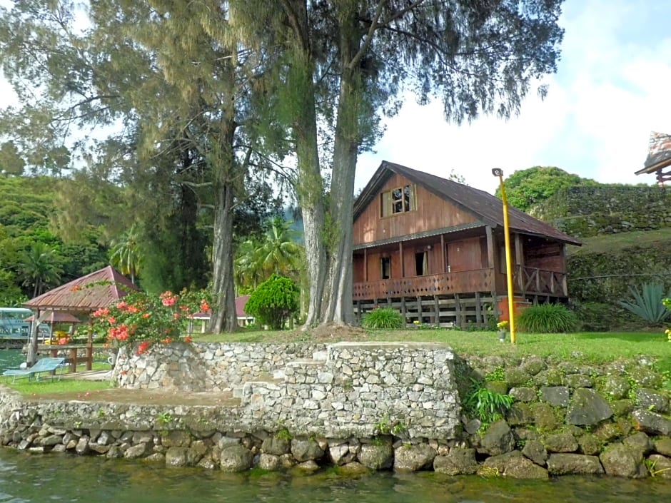 Tuk Tuk Timbul Bungalows