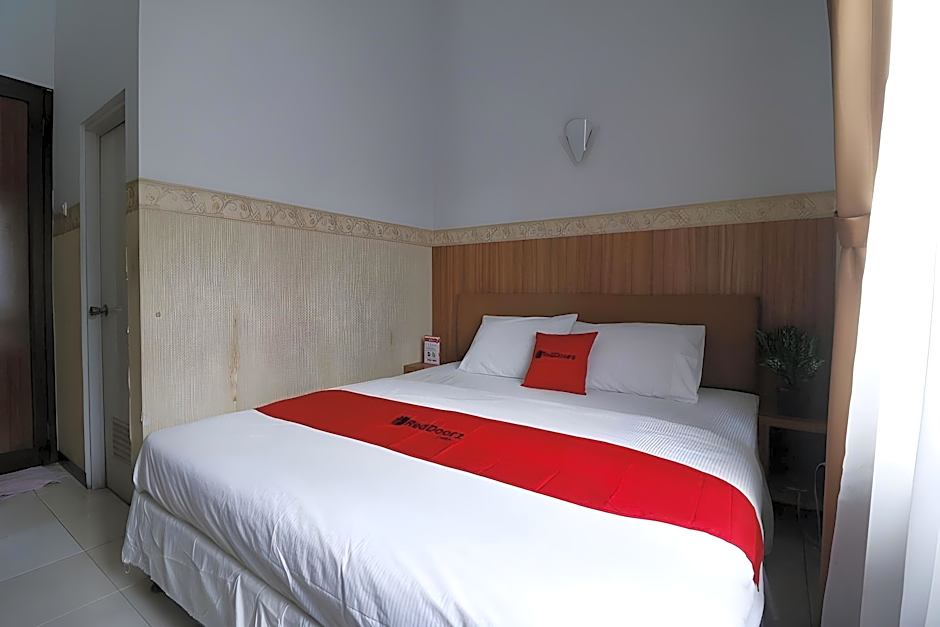 RedDoorz Plus near Undip Tembalang
