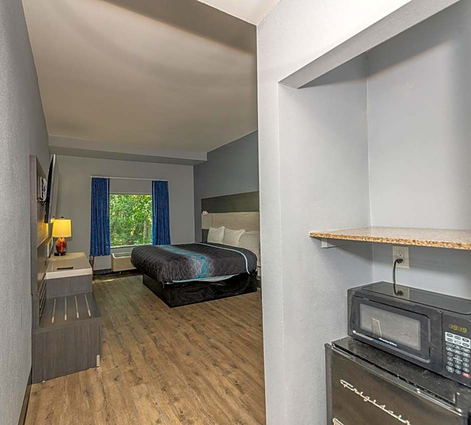 Jamestown inn & Suites