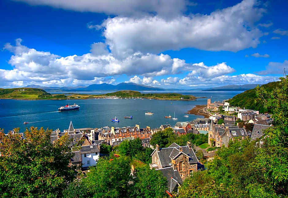 Appin Holiday Homes - Lodges, Shepherds Hut and Train Carriage stays