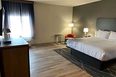 Deluxe King Room - Non-Smoking