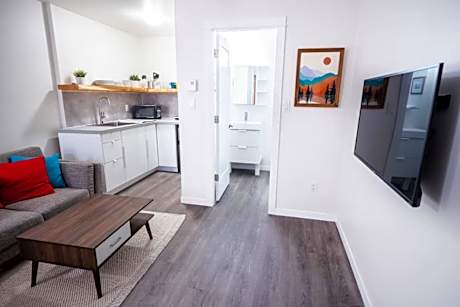 Kingfisher, Newly Renovated Suite on Ocean Inlet