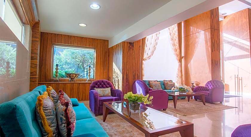 King Suites Hotel