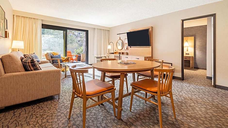 Riverhouse Lodge