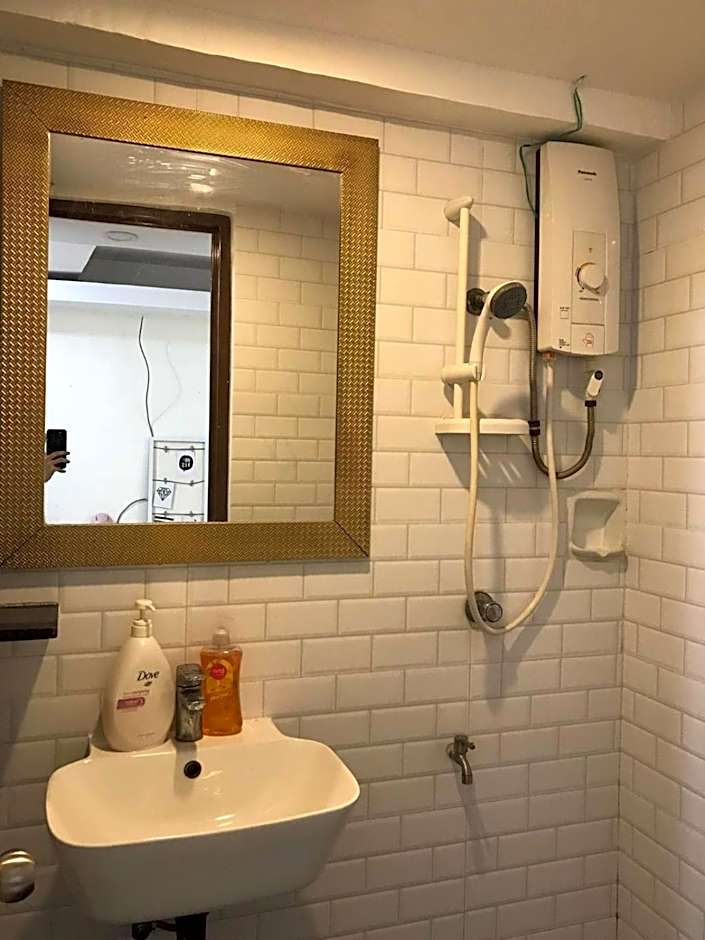 CHE & JAMES FEMALE GUEST House COLON, CEBU