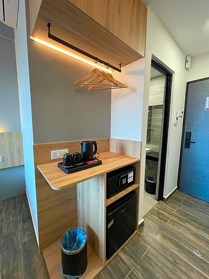 DJ Citi Plaza Hotel & Suites