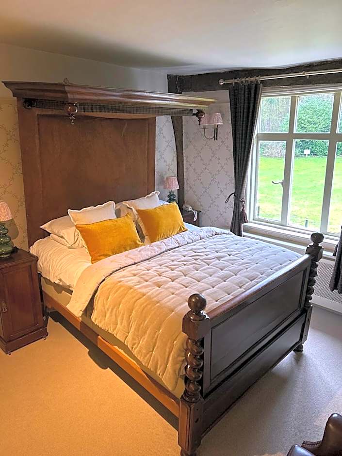 Ravenwood Hall Hotel