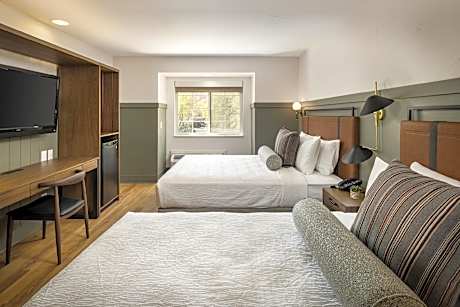 Standard Double Queen Room