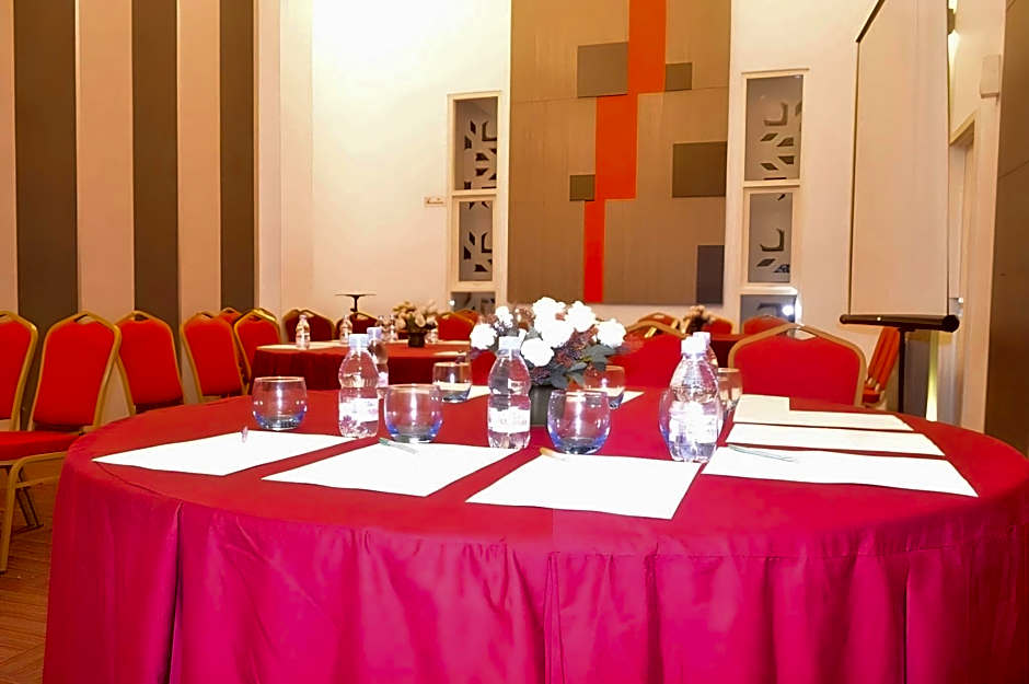 Front One Hotel Pamekasan Madura