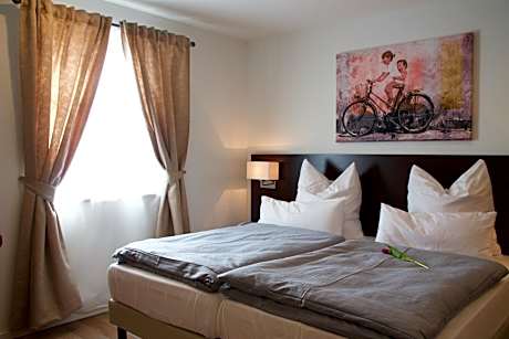 Basic Triple Room