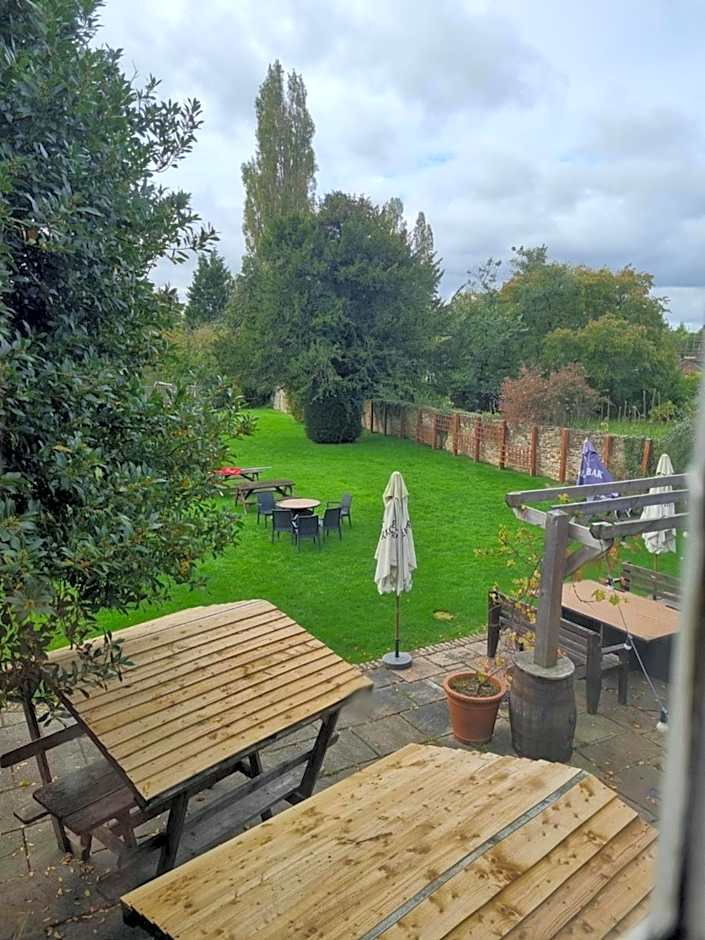 The Red Lyon Slinfold