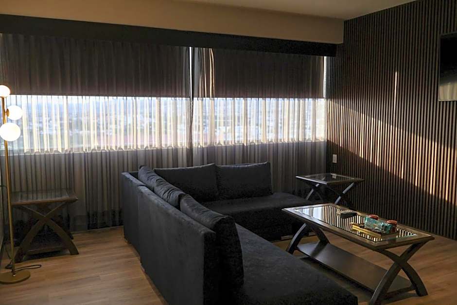 Crown Victoria Hotel