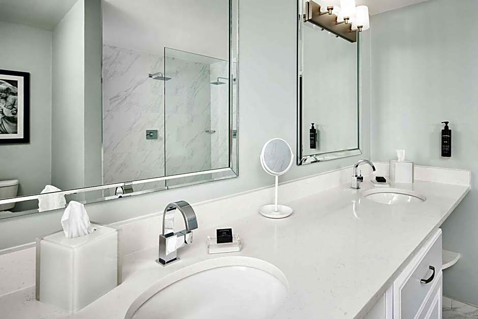 Redmont Hotel Birmingham, Curio Collection by Hilton