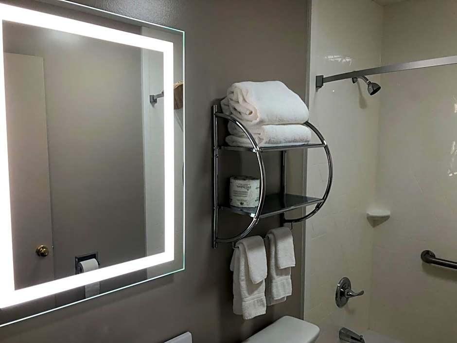 DuPont Suites - Louisville - St. Matthews
