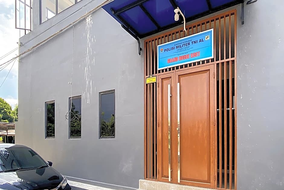 RedDoorz near Batu Ampar Harbour