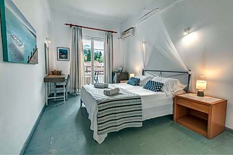 Triple Room with Mountain View