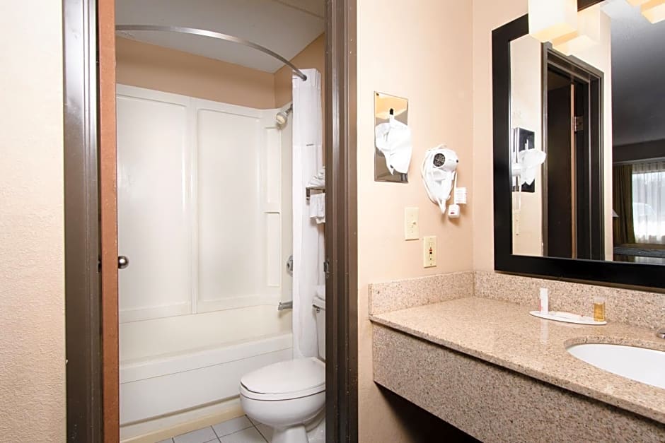 Days Inn by Wyndham Pittsburgh-Harmarville