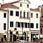 Hotel Airone