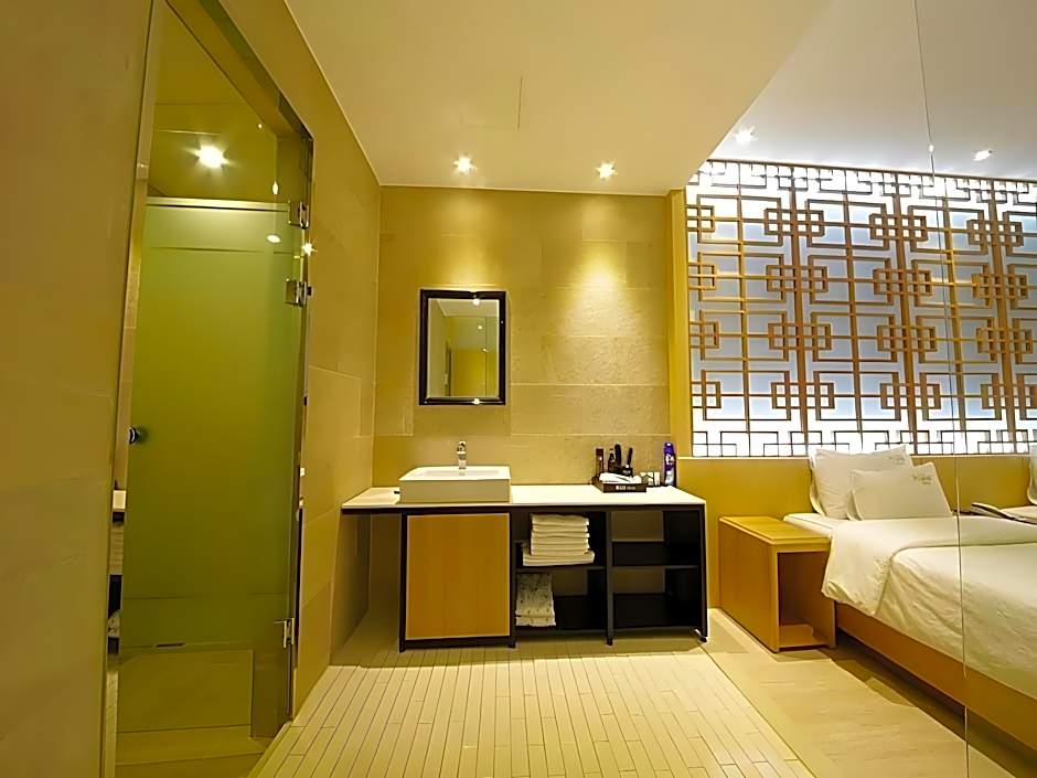 Almond Hotel Busan Station
