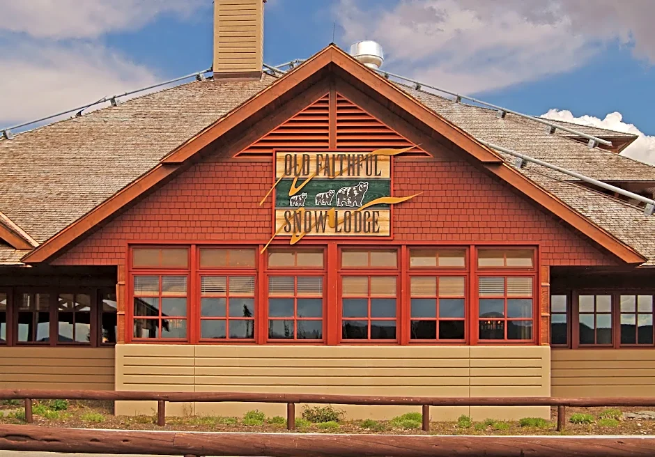 Old Faithful Snow Lodge & Cabins