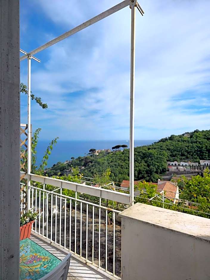 Casa Ninà- Camere con Vista Mare e Terrazza a Raito, Costiera Amalfitana