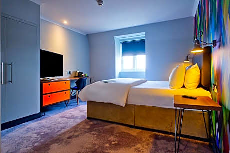 Club Room (FREE GYM & POOL ACCESS)