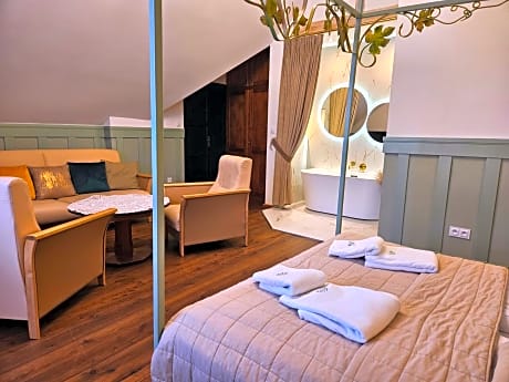 Deluxe Double Room with Bath