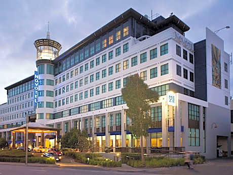 Novotel Glen Waverley Hotel