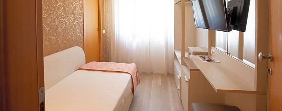 Hotel Ombretta Mare