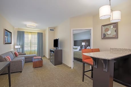 One-Bedroom Queen Suite