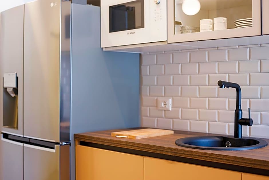 ELECTRIC Rooms & Suites