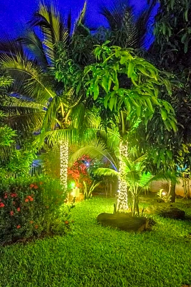 Nuch's Apple Guest House