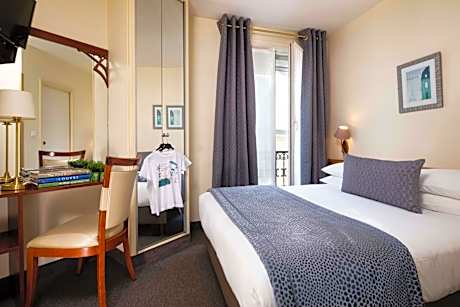 Single Room with a large bed