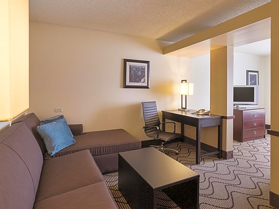 La Quinta Inn & Suites by Wyndham Central Point - Medford