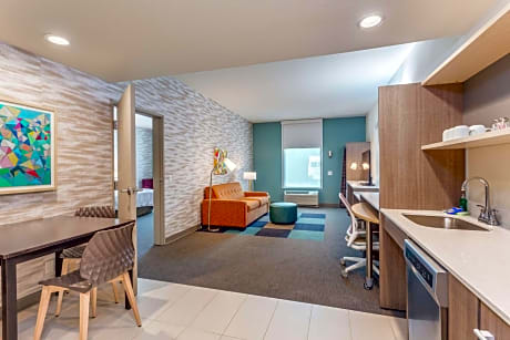 King Studio Suite - Mobility Access/Non-Smoking