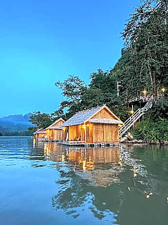 Nongkhiaw The Float house