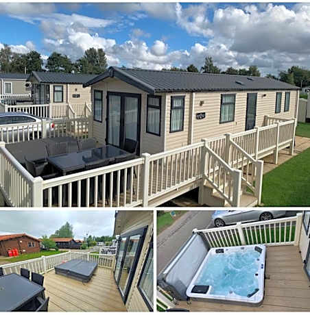 Hot tub breakaways with castle view