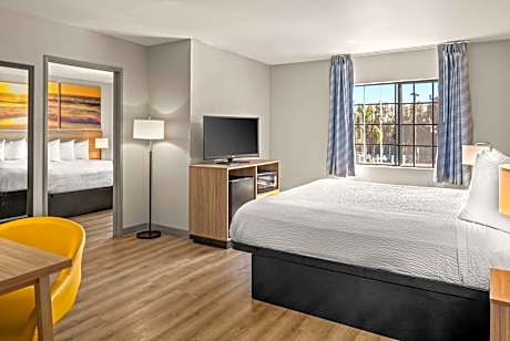 One-Bedroom Suite with 2 King Beds, Non-Smoking