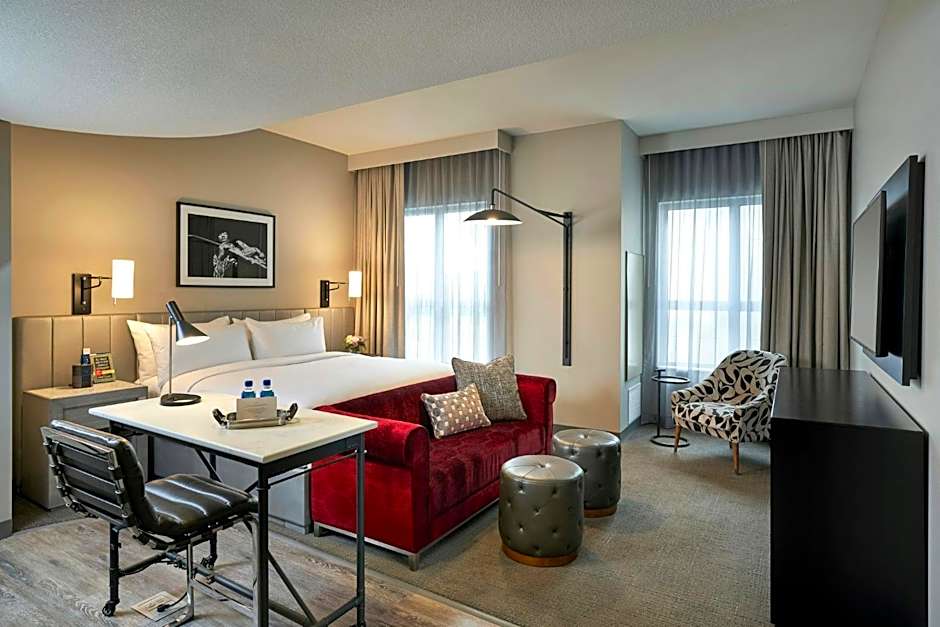 Photo 1 of 10 of Deluxe Studio 1 King Bed Suite, Hearing/Mobility Accessible, Bathtub