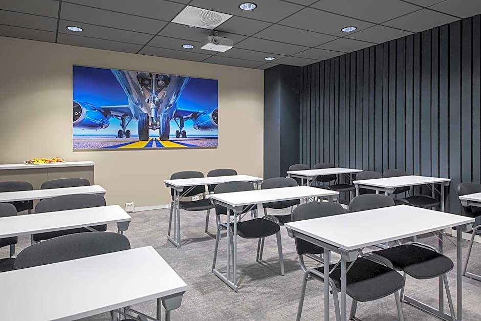 Park Inn by Radisson Oslo Airport Hotel West